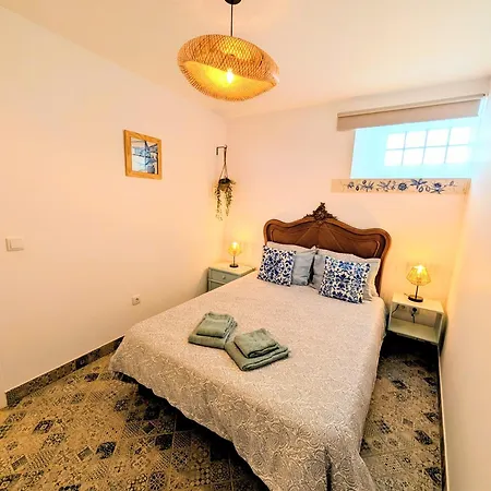 Gato, Charming Portuguese Style For Rent, Vida A Portuguesa Портиман