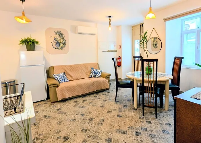 Gato, Charming Portuguese Style For Rent, Vida A Portuguesa شقة بورتيماو